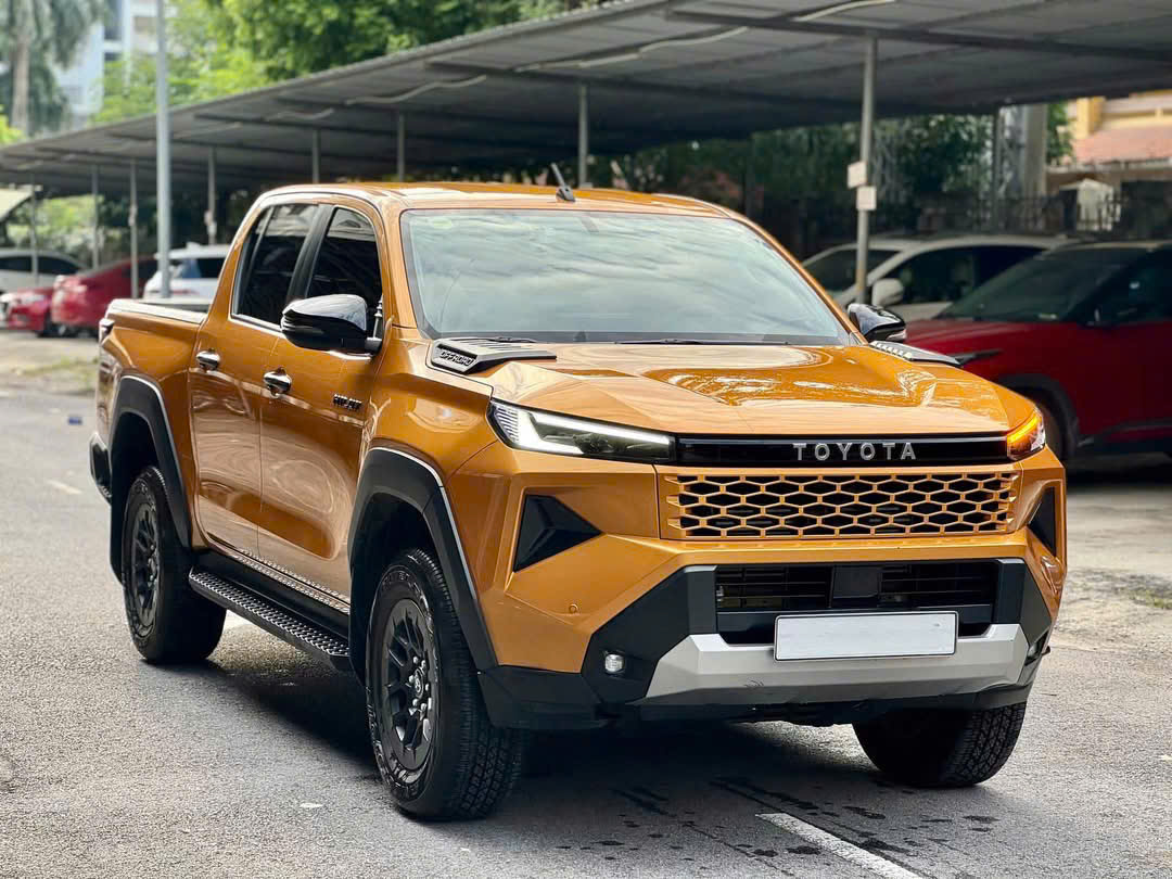 So sánh VinFast VF Wild và Toyota Hilux