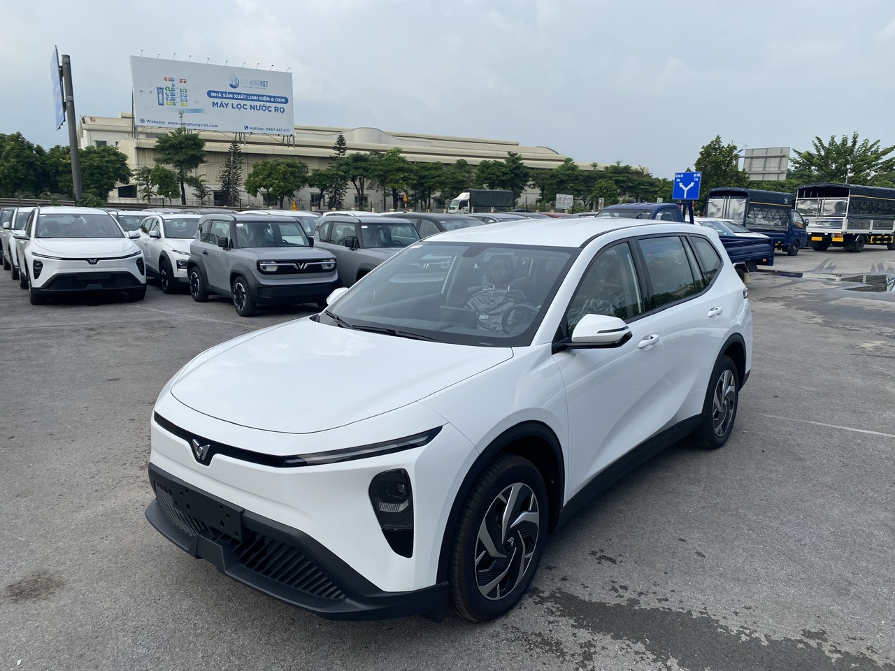 Vinfast Limo Green Trắng